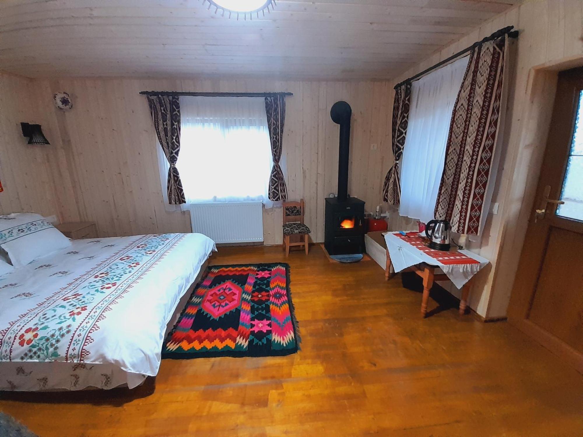 Villa Casa De La Ferma Mariuca Berbesti Esterno foto